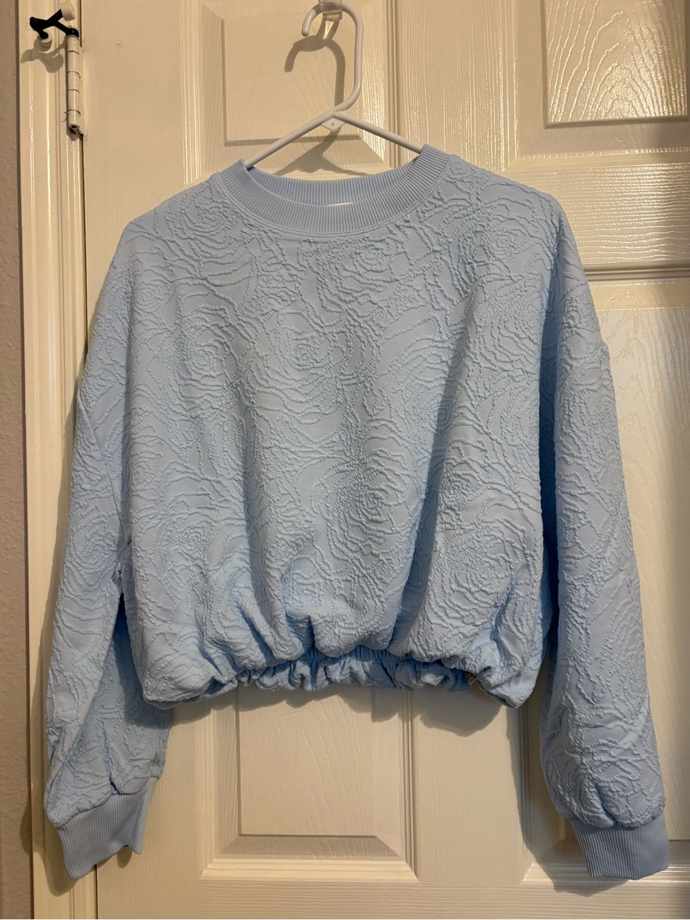 Anthropologie Daily Practice Floral textured bubble Crop Sweatshirt Blue S nwt - Picture 4 of 6
